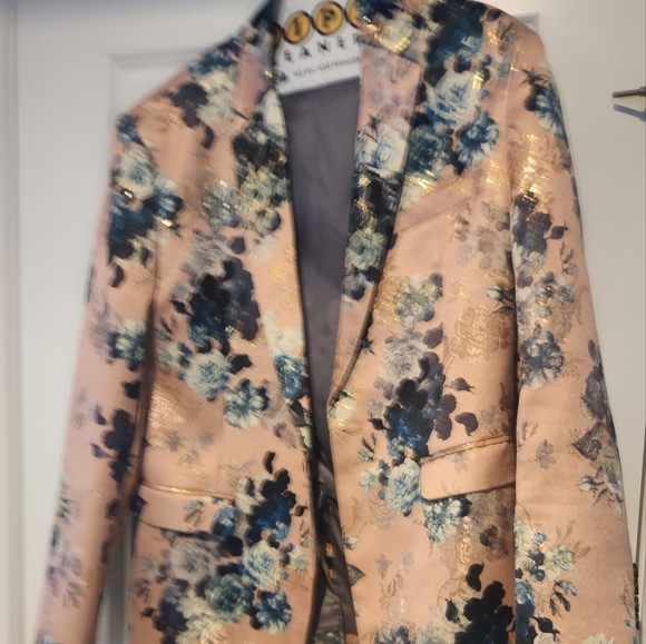 Blazer - Picture 3 of 3